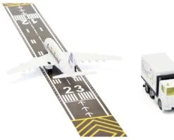 SIKU 6312, Flughafenset, Metall/Kunststoff, Weiß, Inkl. Verkehrsflugzeug, Catering-Fahrzeug, Anhänger Mit Fluggasttreppe, Flughafenschlepper, Kofferanhänger Und 5m Langes Rollfeld-Tape 15 SIKU 6312, Flughafenset, Metall/Kunststoff, Weiß, Inkl. Verkehrsflugzeug, Catering-Fahrzeug, Anhänger Mit Fluggasttreppe, Flughafenschlepper, Kofferanhänger Und 5m Langes Rollfeld-Tape -Haba || Ravensburger || Brio Verkäufe siku vliegveld set 6 delig 3